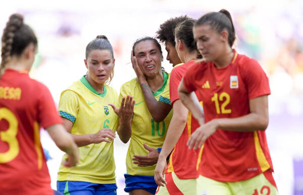 VIDEO | ¿Merecía la tarjeta? Brasil y Marta lloran la roja a la ...