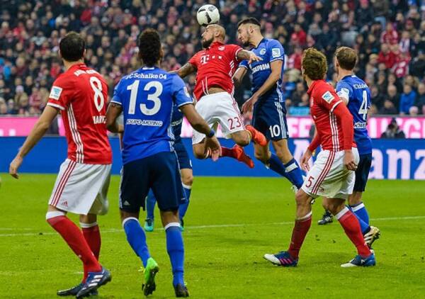 Bayern_Schalke_Vidal_Bundesliga_2017_Getty_4