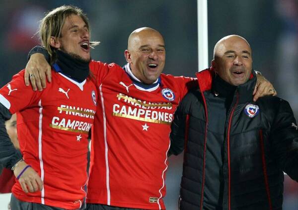 Becaccece_Sampaoli_Chile_campeon-2015_PS