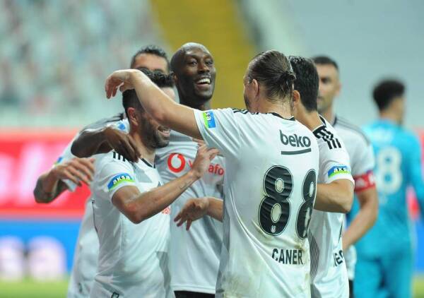 Besiktas players celebrates for Gokhan Gonul s goal during the Turkish Super league football match between Besiktas and