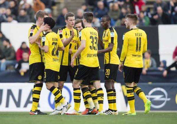Borussia_Dortmund_PSV_celebran_2017_Getty