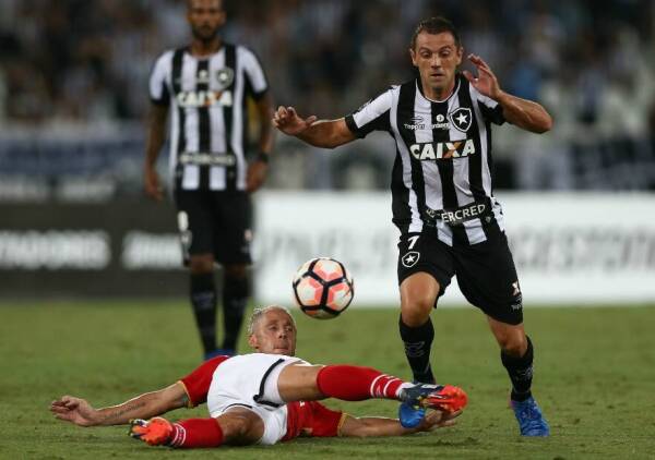 Damonte_Montillo_Botafogo_Estudiantes_Libertadores_2017_getty
