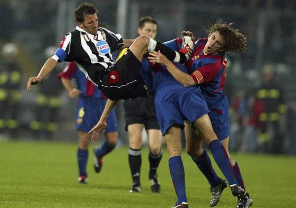 DelPiero_Puyol_Juventus_Barcelona_ChampionsLeague_2003_Getty