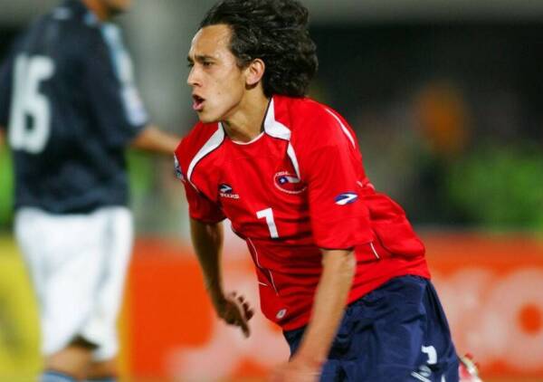 Fabian_Orellana_gol_historico_Chile_Argentina_2008