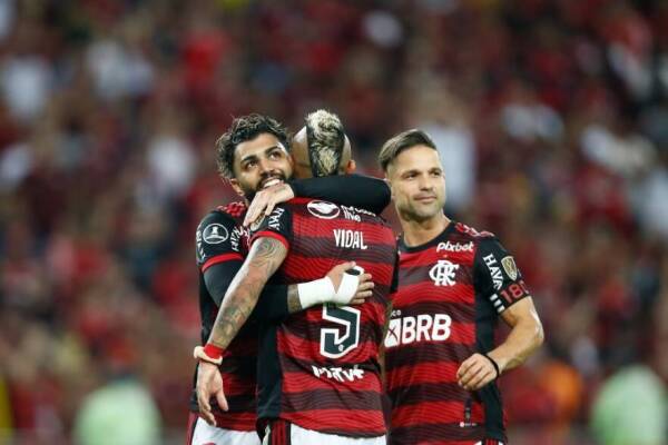 Flamengo-Diego-Ribas-Arturo-Vidal-2022