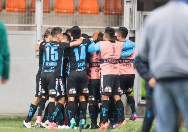 Iquique_Gremio_Libertadores_2017_Abrazo_PS