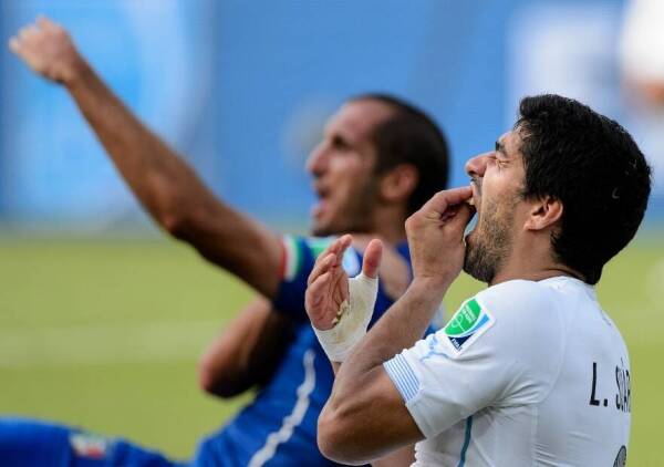 italy-v-uruguay-group-d-2014-fifa-world-cup-brazil-1
