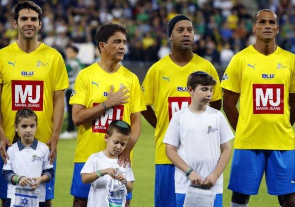 Kaka_Ronaldinho_Bebeto_Rivaldo_Brasil_amistoso_getty_2019