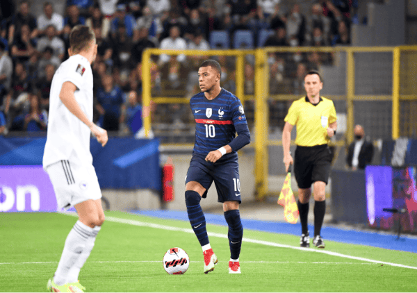 Kylian Mbappé Francia vs. Bosnia, twitter @equipedefrance