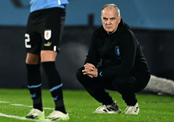 marcelo-bielsa-fbl-wc-2026-samerica-qualifiers-uru-chi (6)