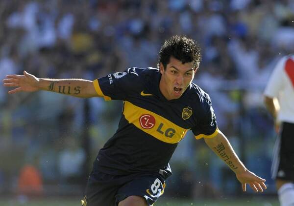 Boca Juniors’ midfielder Gary Medel cele