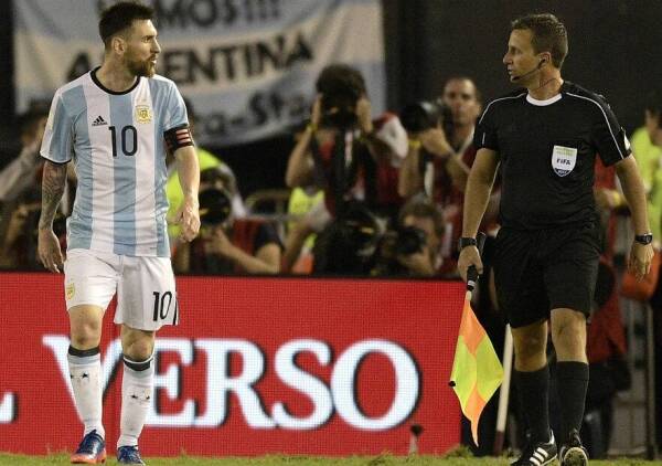 Messi_insulto_juez_Argentina_Chile_2017_getty