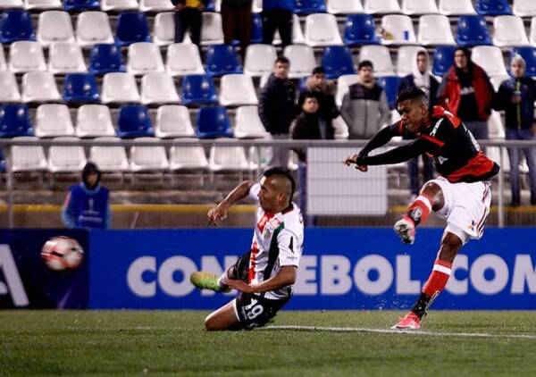 Palestino_Flamengo_Toro_Berrio_Sudamericana_2017_Getty