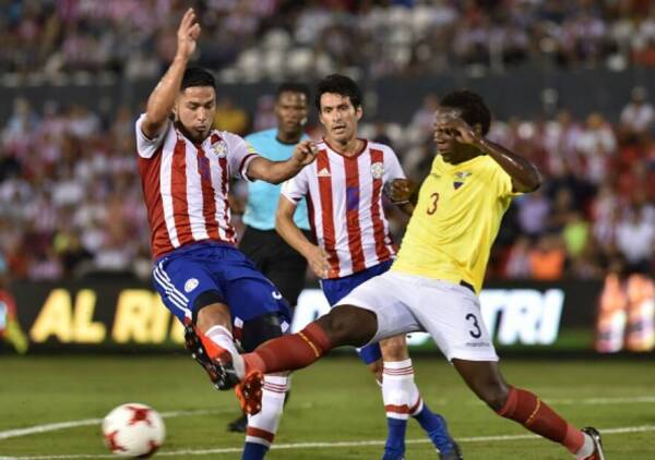 Riveros_Valdez_Paraguay_Ecuador_Eliminatorias_2017_Getty
