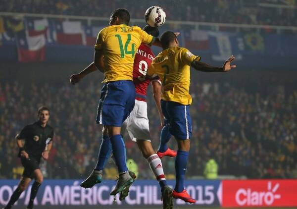 Thiago_Silva_Mano_Brasil_Paraguay_Copa_America_PS