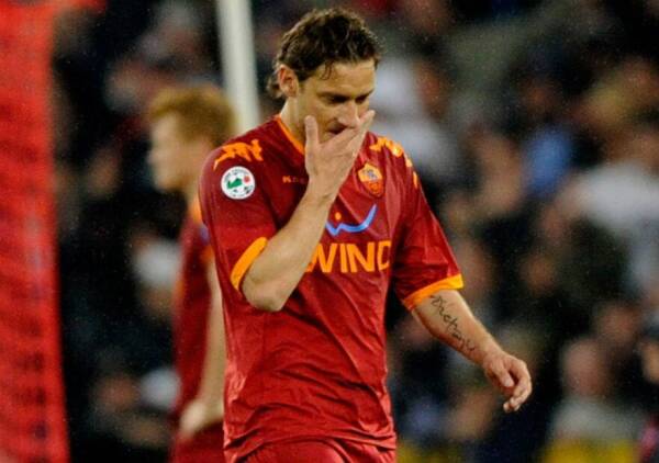 Totti_foul_Balottelli_Roma_Inter_2010