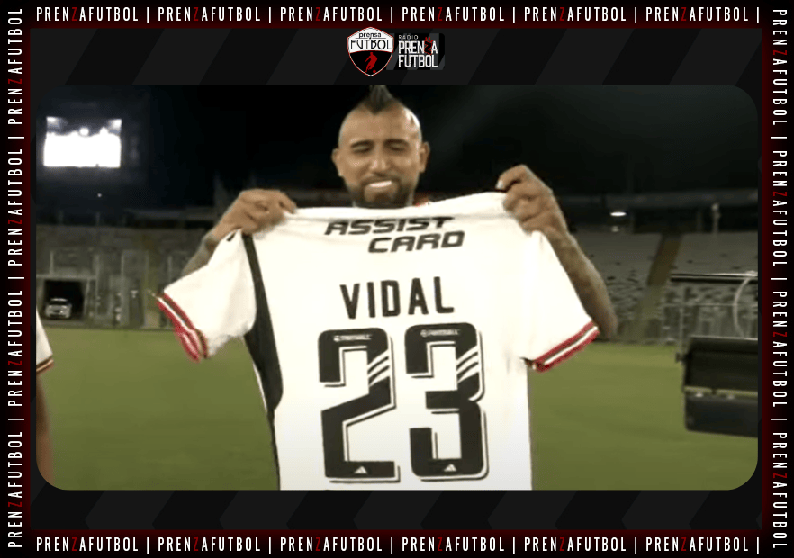 Vidal_camiseta_presenta_ColoColo_PrenZafútbol
