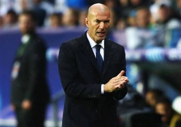 Zidane_dirige_RealMadrid_Supercopa_2016